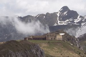 Xtrallusion photo library of independent, self-guided walking and sightseeing holidays in Italy. Pictures, images, photos and photographs taken along the way of this 1-day walking itinerary, to give you a visual impression of the day's walk.